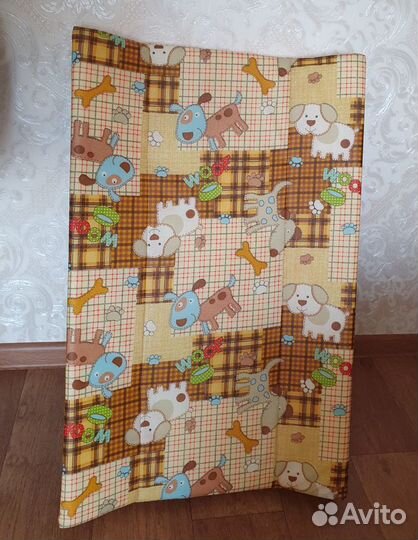 Пеленальная доска на кроватку