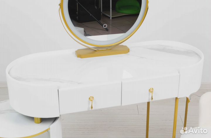 Туалетный столик. Столик для макияжа