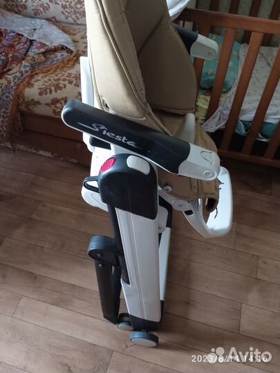 Продам стульчик для кормления peg-perego