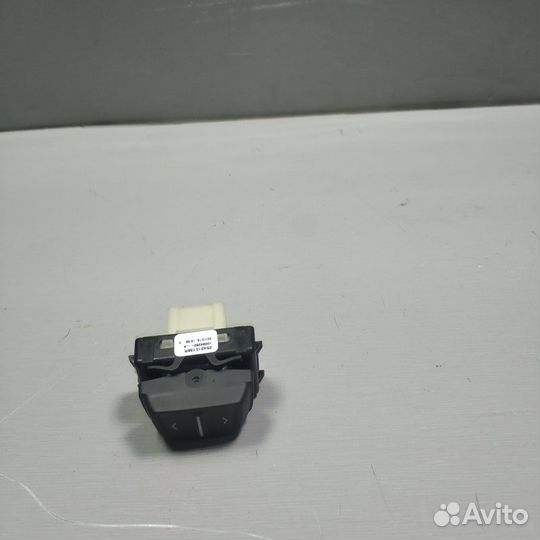 Кнопка стеклоподъемника Renault Sandero 2 K7M812