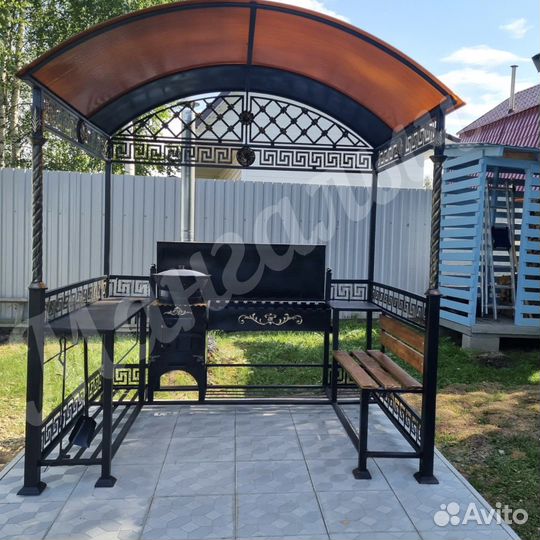 Мангал с крышей