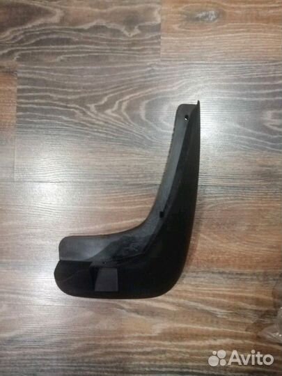 Брызговик задний правый на каптиву новый