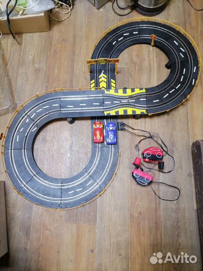 Магнитные гонки 2 машинки