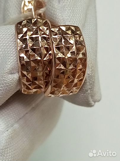 Золотые серьги