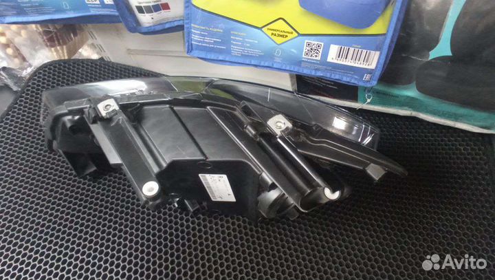 Фара передняя правая на Volkswagen Polo