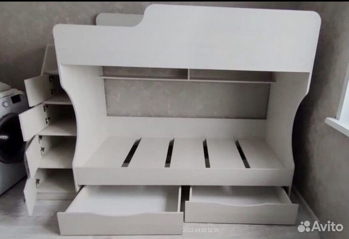 Двухъярусная кровать