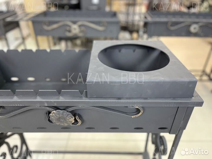 Мангал с подказанником и коваными ножками