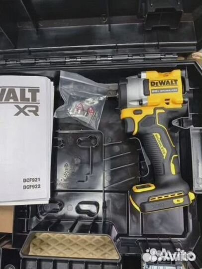 Гайковерт ударный аккумуляторный Dewalt DCF922NT