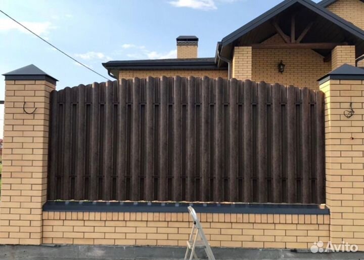 Забор из евроштакетника