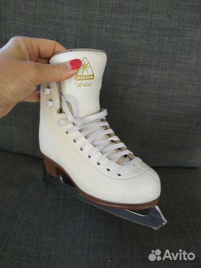 Фигурные коньки Jackson