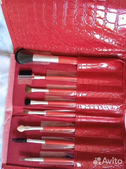 Кошелек, косметичка с кистями