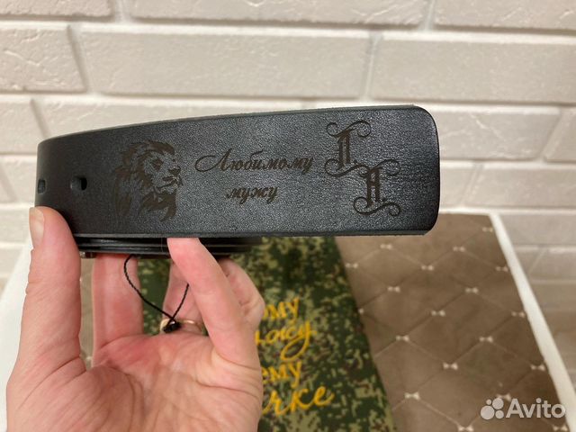 Ремень с гравировкой в коробке