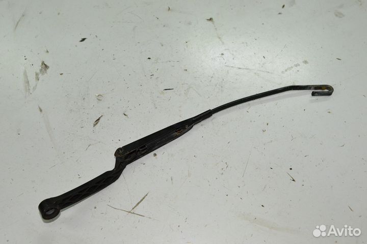 Поводок стеклоочистителя левый Audi 100 45 a6