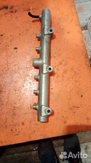 Рейка топливная (рампа) Kia Sorento 2002-2009