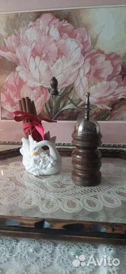 Фарфоровая конфетница, салфетница лебедь/ новая