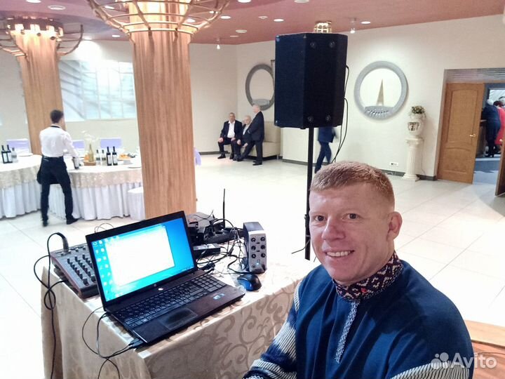 Баянист-диджей с зажигательной поющей ведущей