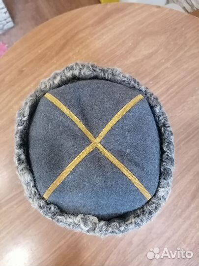 Папаха с золотой тесьмой и воротник