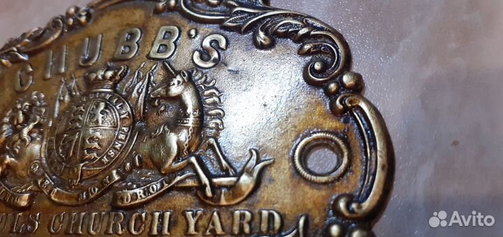 Антикварная табличка с бронированной двери сейфа