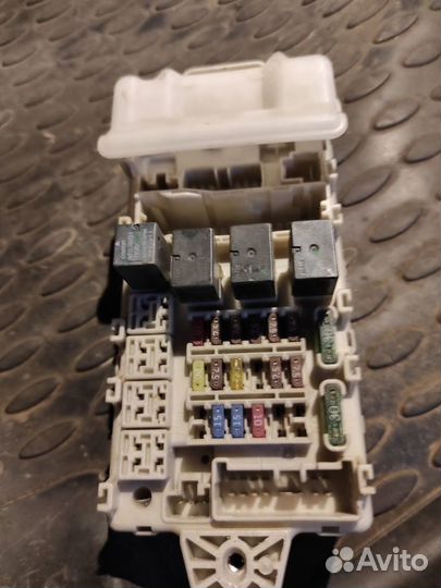 Блок предохранителей Mitsubishi Lancer 9