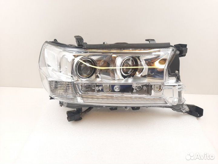 Фара правая Toyota Land Cruiser 200 2015-2021