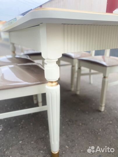 Стол и стулья