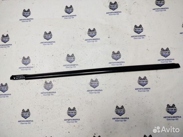 Уплотнитель стекла двери передний Kia Sportage 2