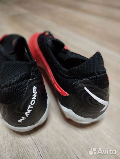 Футбольные бутсы nike phantom gx