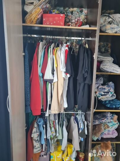 Шкаф трехдверный