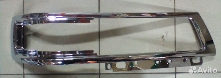 AA92A50682E Рамка фары правая хром