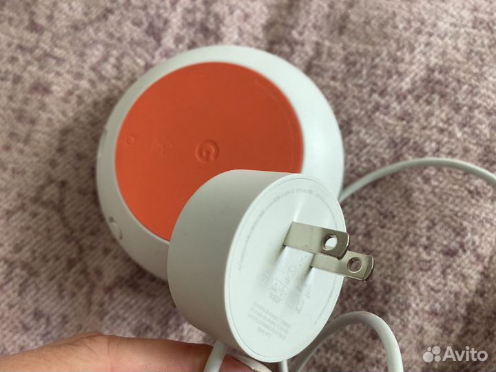 Умная колонка Google Home Mini