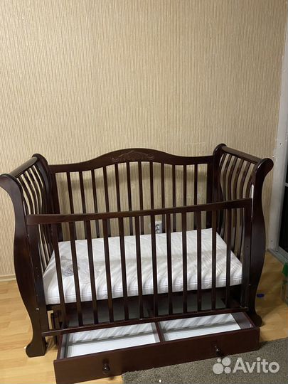 Детская кроватка с маитниковым механизмом + матрас