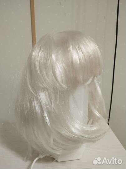 Парик белый короткий с челкой