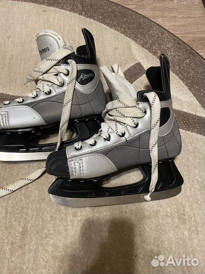 Коньки хоккейные