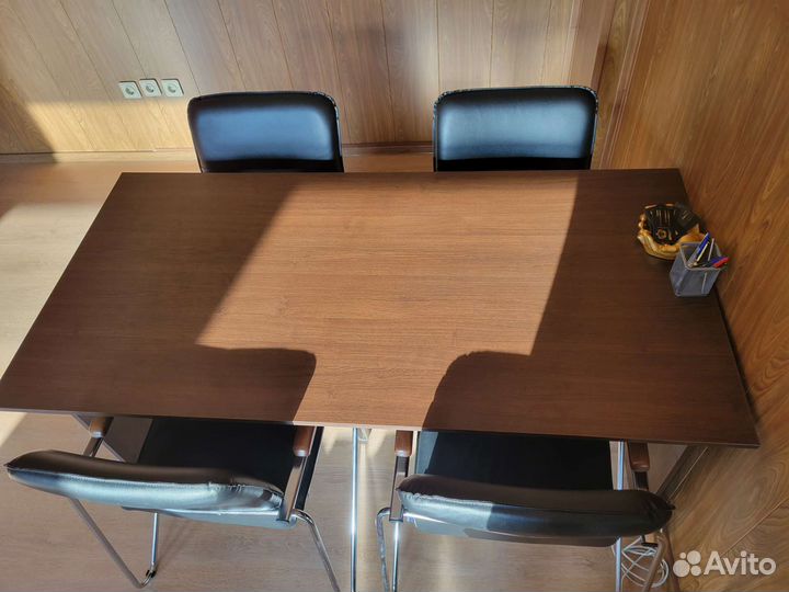 Стол для переговоров офисный
