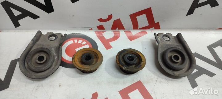 Крепление радиатора Mitsubishi Airtrek CU5W 4G69