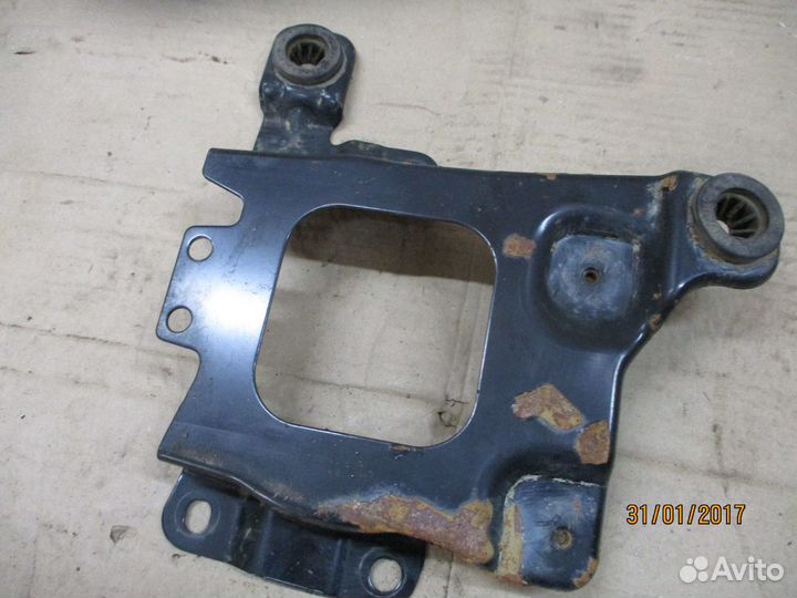 Кронштейн площадки аккумулятора Форд Фокус 2