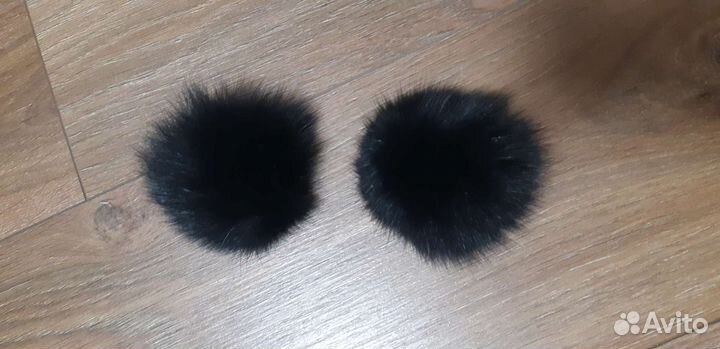 Меховой воротник и 2 помпона натуральный мех