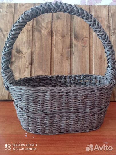 Корзина плетеная из бумажной лозы