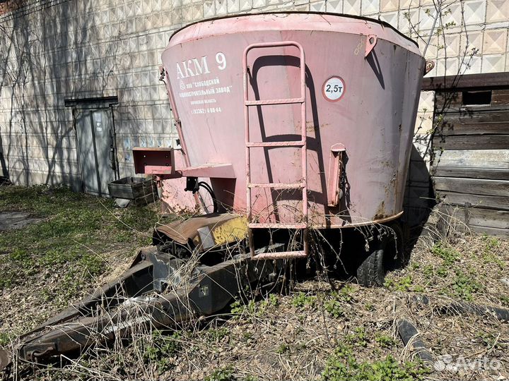 Миксер-кормораздатчик Слободской машиностроительный завод АКМ-9, 2010