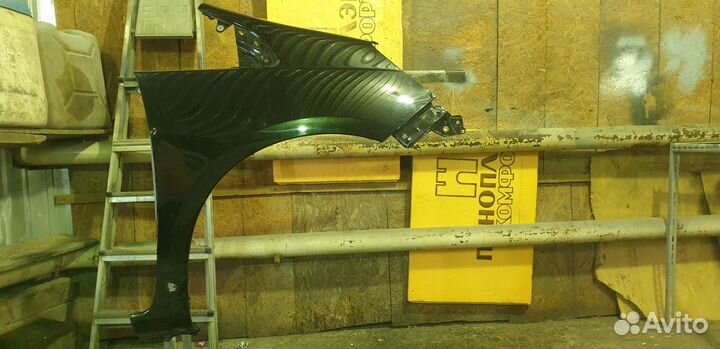 Крыло перед правое gp2 фит шатлл