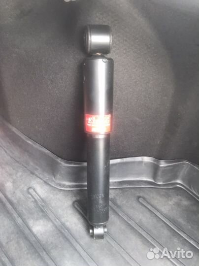Б/У задний амортизатор на hyundai solaris