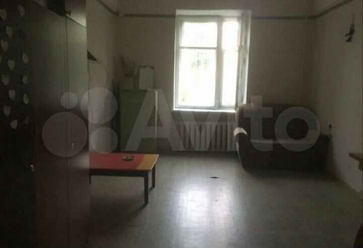 Комната 20 м² в 5-к., 1/3 эт.