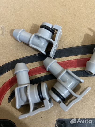 Штуцер соединения форсунки омывателя Toyota Camry