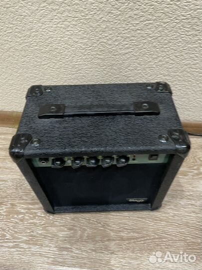 Электрогитара и комбоусилитель