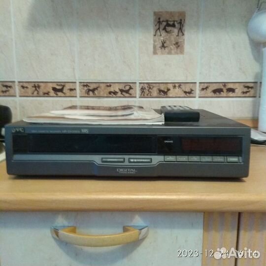 Видеомагнитофон jvc