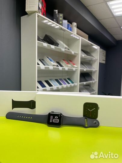 Apple Watch SE GPS Aluminum 40mm