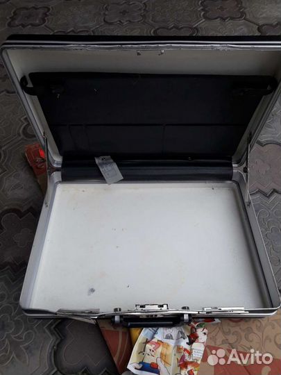 Дипломат кейс на детали