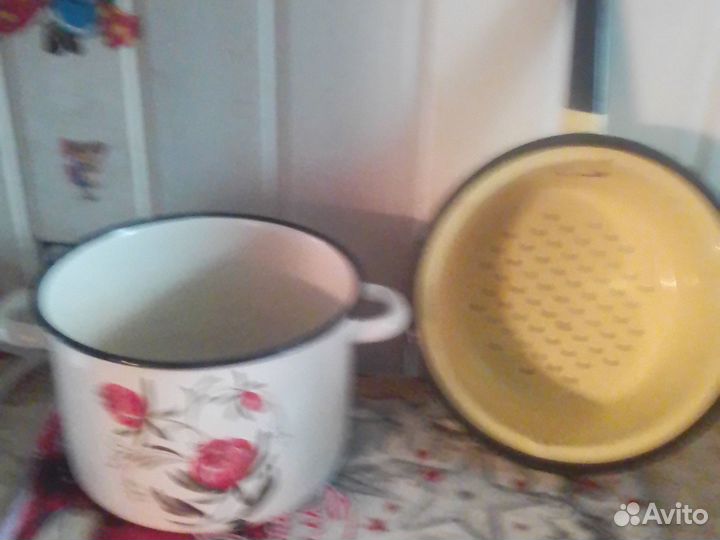 Кастрюли и друшлак эмалированные СССР