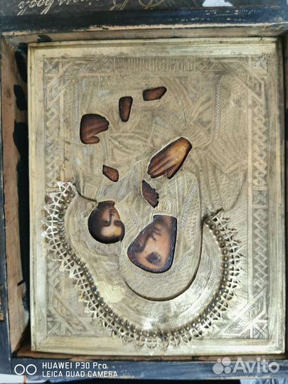 Икона Старинная. В киоте. Тихвинская Божья Мать