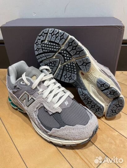 Кроссовки New Balance 2002r светлые